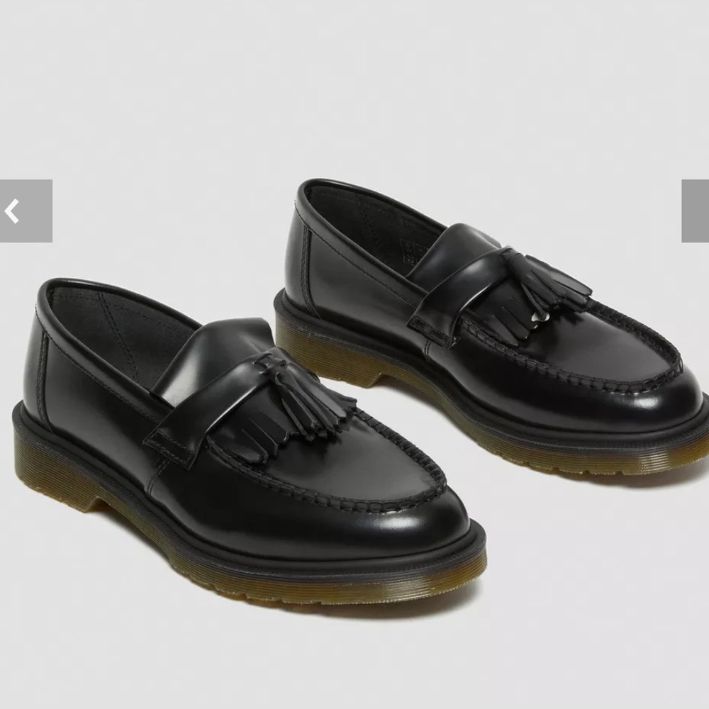 LIKE NEW ADRIAN SMOOTH LEATHER TASSEL LOAFERS